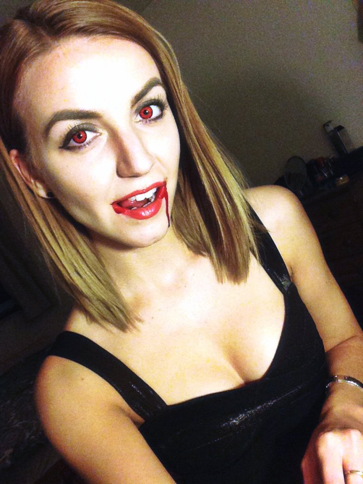 polina.rocks Halloween Red Eyes Vampire